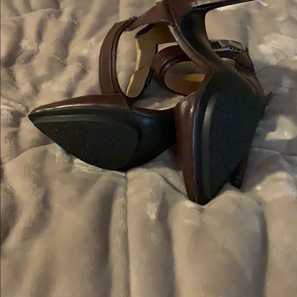 Heels - Picture 3 of 4